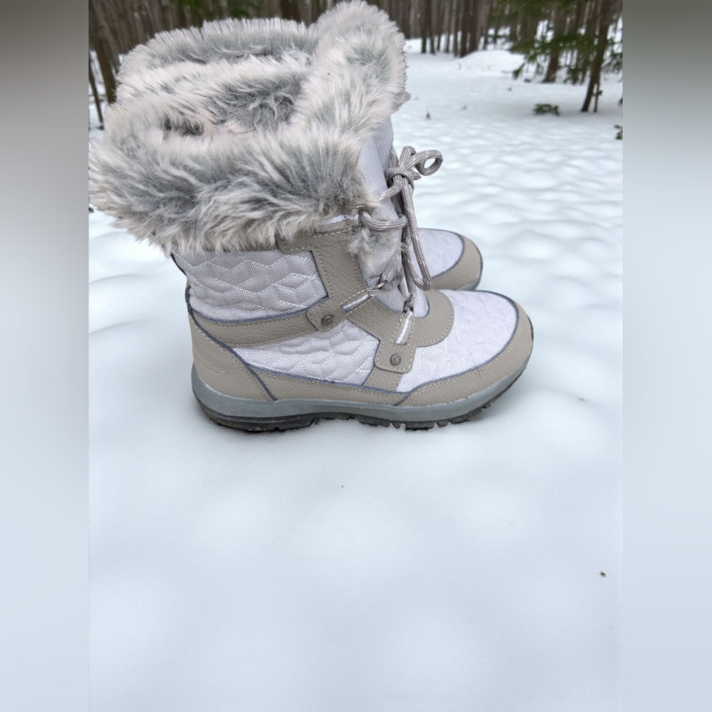 BearPaw Women's Gray Faux Fur Trim Winter Boots Size 7 (EUC) - Picture 4 of 11